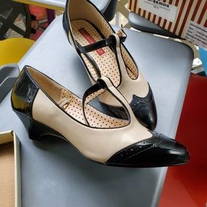 t strap retro low wedge heels